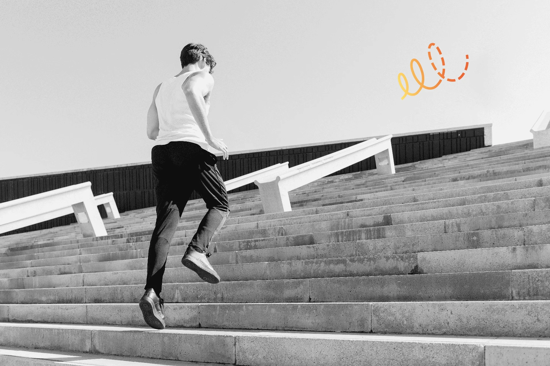 Sportif montant un escalier pendant son entraînement avec motif graphique